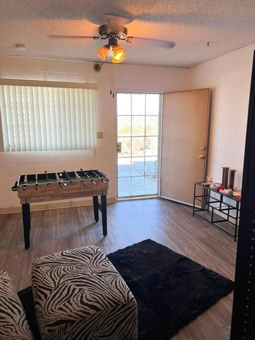 Joshua Tree National Park - Cozy Palms Getaway Apartment Twentynine Palms Bagian luar foto