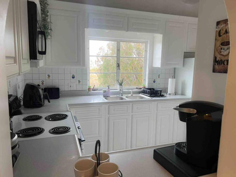 Joshua Tree National Park - Cozy Palms Getaway Apartment Twentynine Palms Bagian luar foto