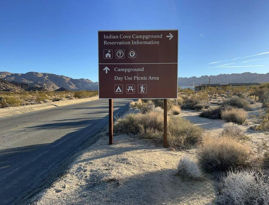 Joshua Tree National Park - Cozy Palms Getaway Apartment Twentynine Palms Bagian luar foto