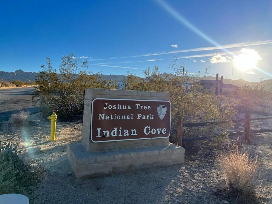 Joshua Tree National Park - Cozy Palms Getaway Apartment Twentynine Palms Bagian luar foto