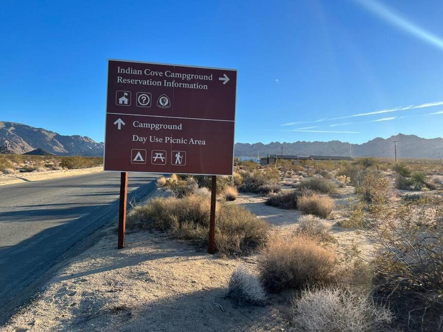 Joshua Tree National Park - Cozy Palms Getaway Apartment Twentynine Palms Bagian luar foto