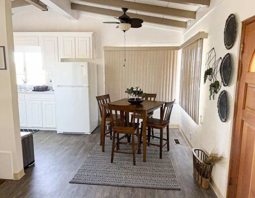 Joshua Tree National Park - Cozy Palms Getaway Apartment Twentynine Palms Bagian luar foto