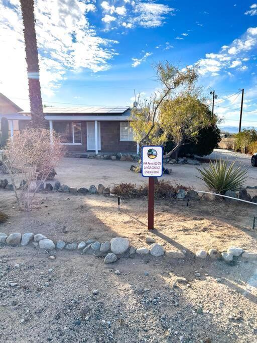 Joshua Tree National Park - Cozy Palms Getaway Apartment Twentynine Palms Bagian luar foto